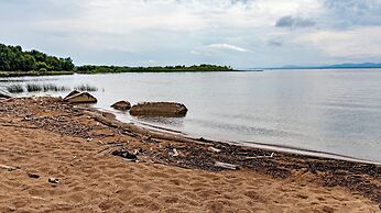 Champ's Landing 3 Bedroom Home by RedAwning