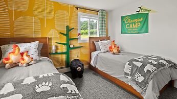 Champ's Landing 3 Bedroom Home by RedAwning