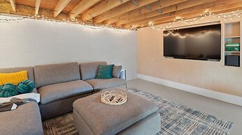 Champ's Landing 3 Bedroom Home by RedAwning