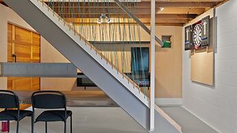 Champ's Landing 3 Bedroom Home by RedAwning