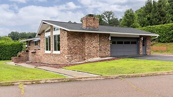 Champ's Landing 3 Bedroom Home by RedAwning