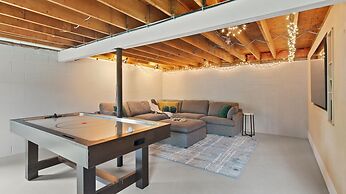 Champ's Landing 3 Bedroom Home by RedAwning