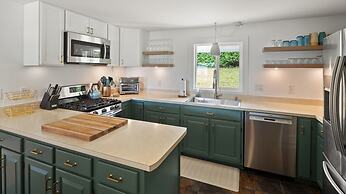 Champ's Landing 3 Bedroom Home by RedAwning