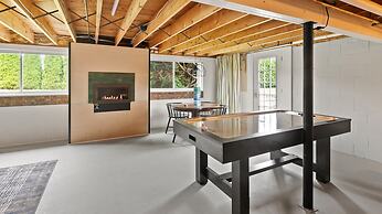 Champ's Landing 3 Bedroom Home by RedAwning