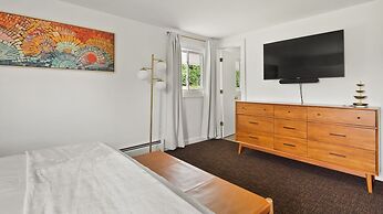 Champ's Landing 3 Bedroom Home by RedAwning