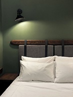 Innwoods Hotel