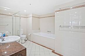 Oscar on Main - Heart of Main Beach