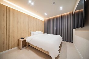 Mokpo Brown Dot Hotel Namak Branch