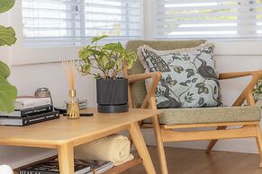 Tahatai Cottage with Spa Pool - Oneroa