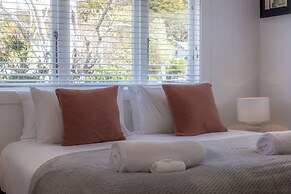 Tahatai Cottage with Spa Pool - Oneroa