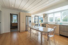 Tahatai Cottage with Spa Pool - Oneroa