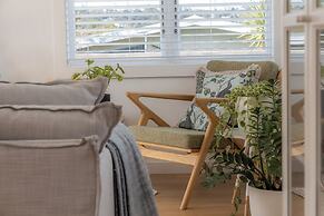 Tahatai Cottage with Spa Pool - Oneroa