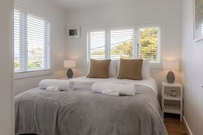 Tahatai Cottage with Spa Pool - Oneroa