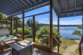 Captain s Retreat in Shelton