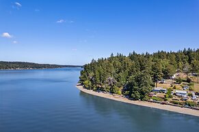 Captain s Retreat in Shelton