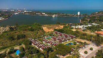 Thirty Degrees in February, Khao Tao, Hua Hin