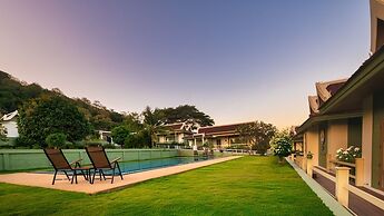 Thirty Degrees in February, Khao Tao, Hua Hin