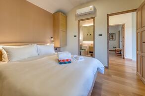 Thirty Degrees in February, Khao Tao, Hua Hin