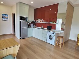 Thirty Degrees in February, Khao Tao, Hua Hin