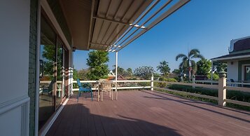 Thirty Degrees in February, Khao Tao, Hua Hin