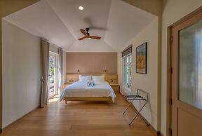 Thirty Degrees in February, Khao Tao, Hua Hin