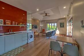 Thirty Degrees in February, Khao Tao, Hua Hin