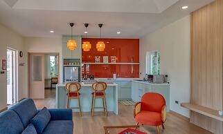 Thirty Degrees in February, Khao Tao, Hua Hin