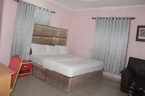 De Milton Hotel and Suites