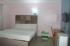 De Milton Hotel and Suites