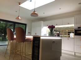 Charming Hampshire House Retreat