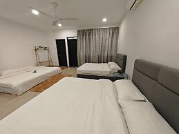 Taman Duta KL Deluxe Villa by uBook