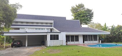 Taman Duta KL Deluxe Villa by uBook