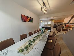 Taman Duta KL Deluxe Villa by uBook