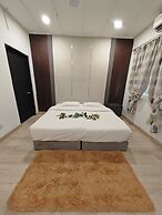 Taman Duta KL Deluxe Villa by uBook