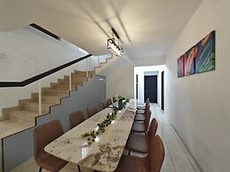 Taman Duta KL Deluxe Villa by uBook