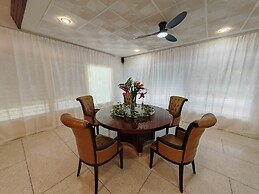 Taman Duta KL Deluxe Villa by uBook