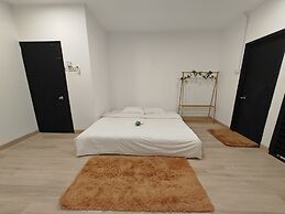 Taman Duta KL Deluxe Villa by uBook