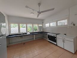 Taman Duta KL Deluxe Villa by uBook