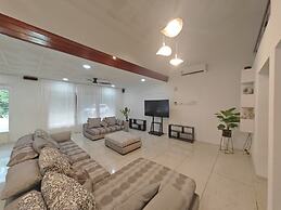 Taman Duta KL Deluxe Villa by uBook