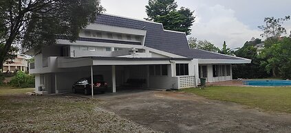 Taman Duta KL Deluxe Villa by uBook