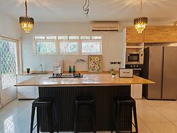 Taman Duta KL Deluxe Villa by uBook