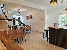 Taman Duta KL Deluxe Villa by uBook