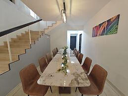 Taman Duta KL Deluxe Villa by uBook