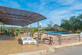 Ca n Canastro in Consell