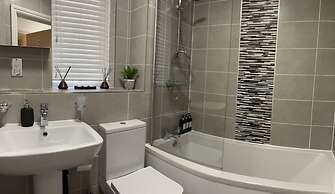 City Retreat Birmingham - Modern 2 Bed Apartment