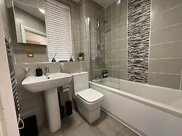 City Retreat Birmingham - Modern 2 Bed Apartment