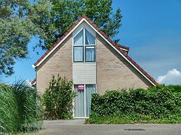 Welcoming Bungalow at Waterside