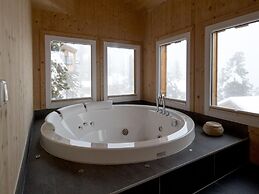 Beautiful Chalet With hot tub