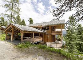 Beautiful Chalet With hot tub