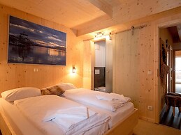 Beautiful Chalet With hot tub